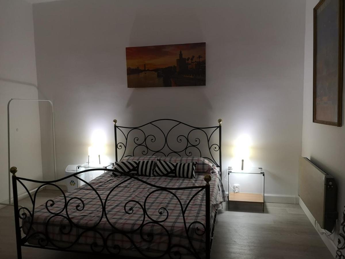 Betis Del Oro Apartment Seville Room photo